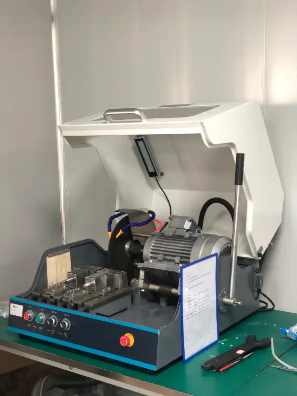 Manual Specimen Cutter 11 Manual Specimen Cutter